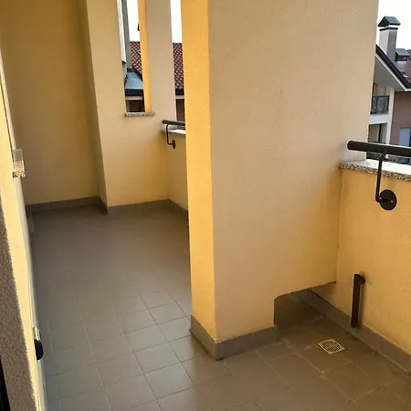 Deluxe Comfortable With Balconie Apartment *